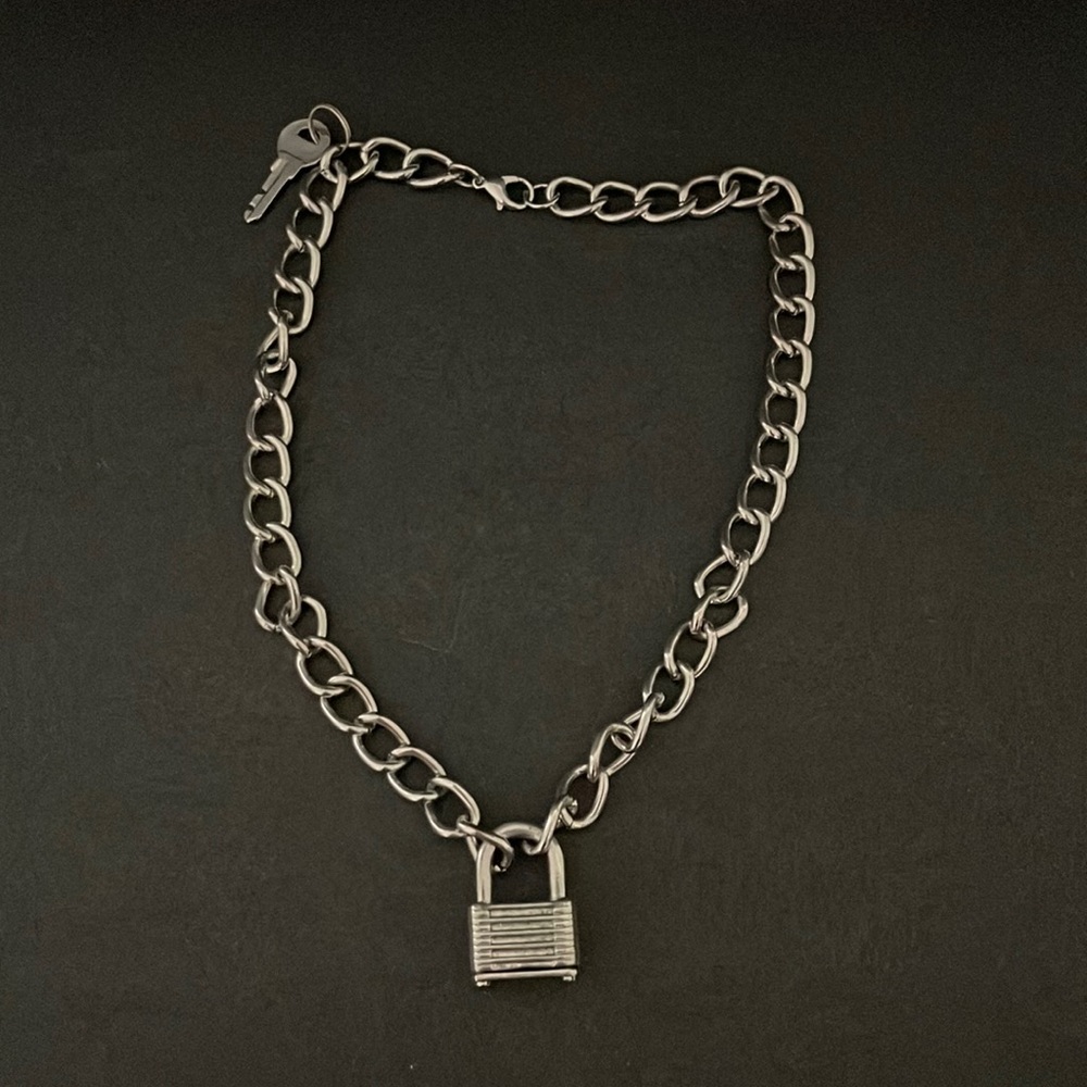 LOCK AND KEY FASHION NECKLACE